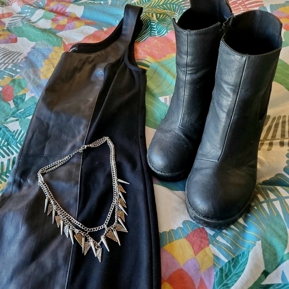 Le Chateau Medium Sheath Black Dress Faux-Leather - Picture 2 of 11